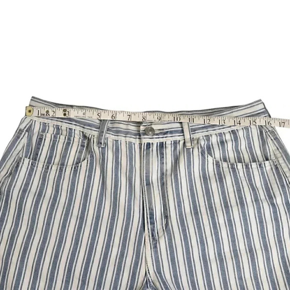 American Eagle Mom Shorts High  Rise Striped Blue White Size 12 - Picture 8 of 10